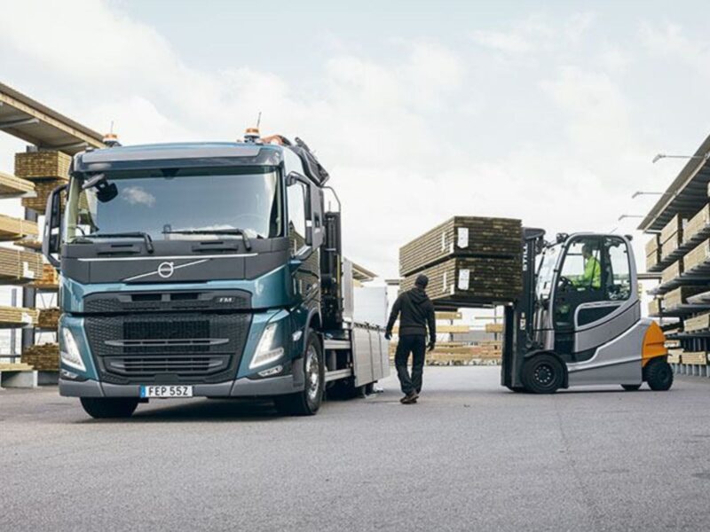 Foto de una nave de Transporte y Logística