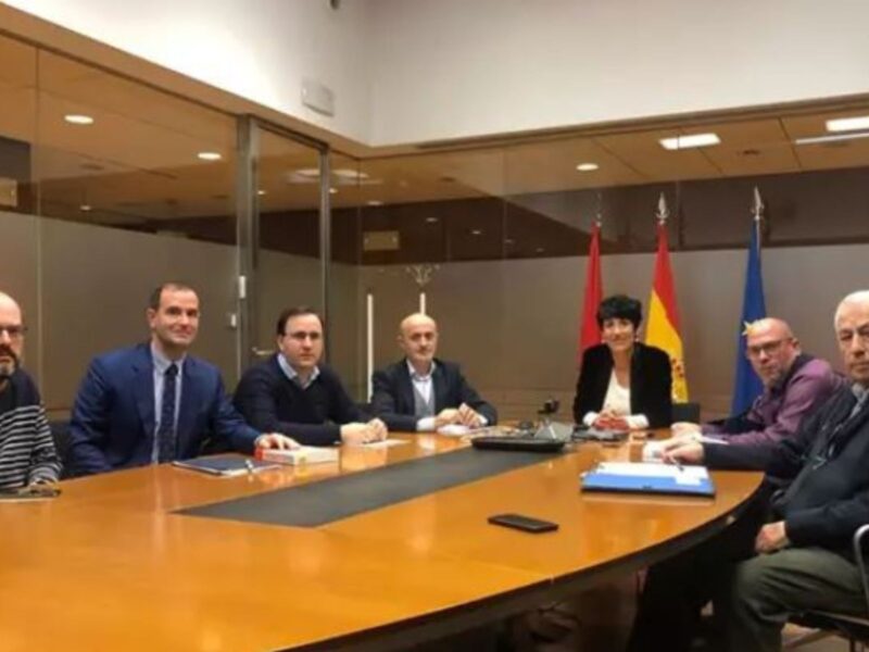Reunión de los representantes del transporte en Navarra con Hacienda