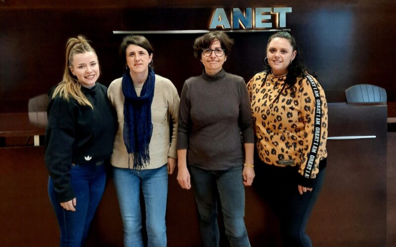 Alumnas de la Escuela Logística de Navarra en ANET.