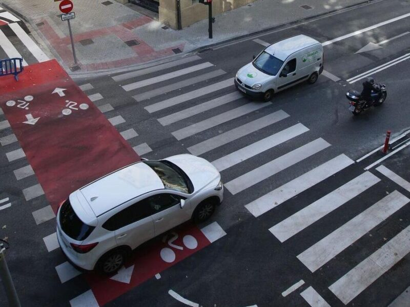 Vista desde lo alto de un paso de cebra. Foto de Javier Bergasa en el Diario de Noticias.